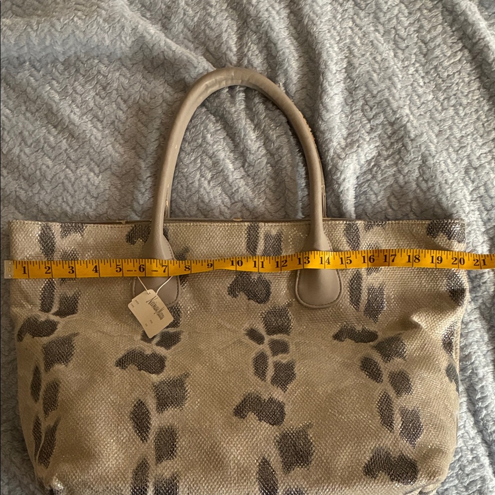 Neiman Marcus Elegant Gray and Cream Snake Skin Large Shoulder Bag - Picture 16 of 16